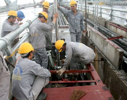 Áo công nhân xây dựng công trình cầu đường