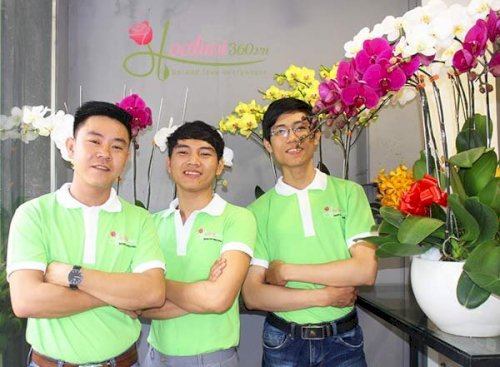 nhân viên shop hoa tươi Ninh Hoà Khánh Hoà
